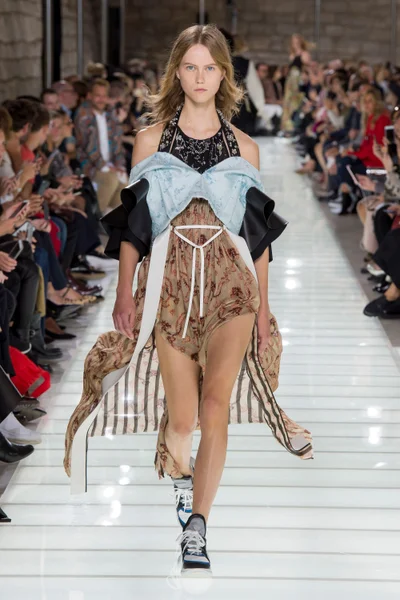 Look 32